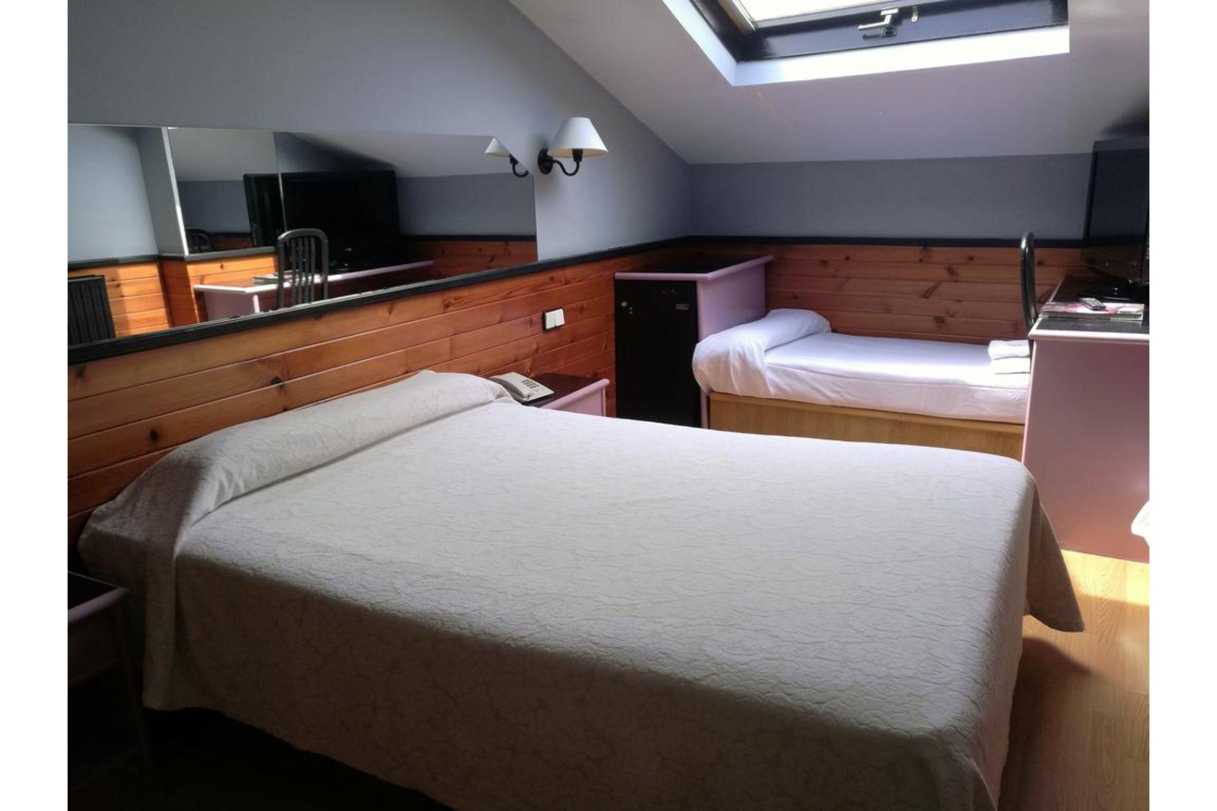 Hotel City House Las Lomas Oviedo Bagian luar foto