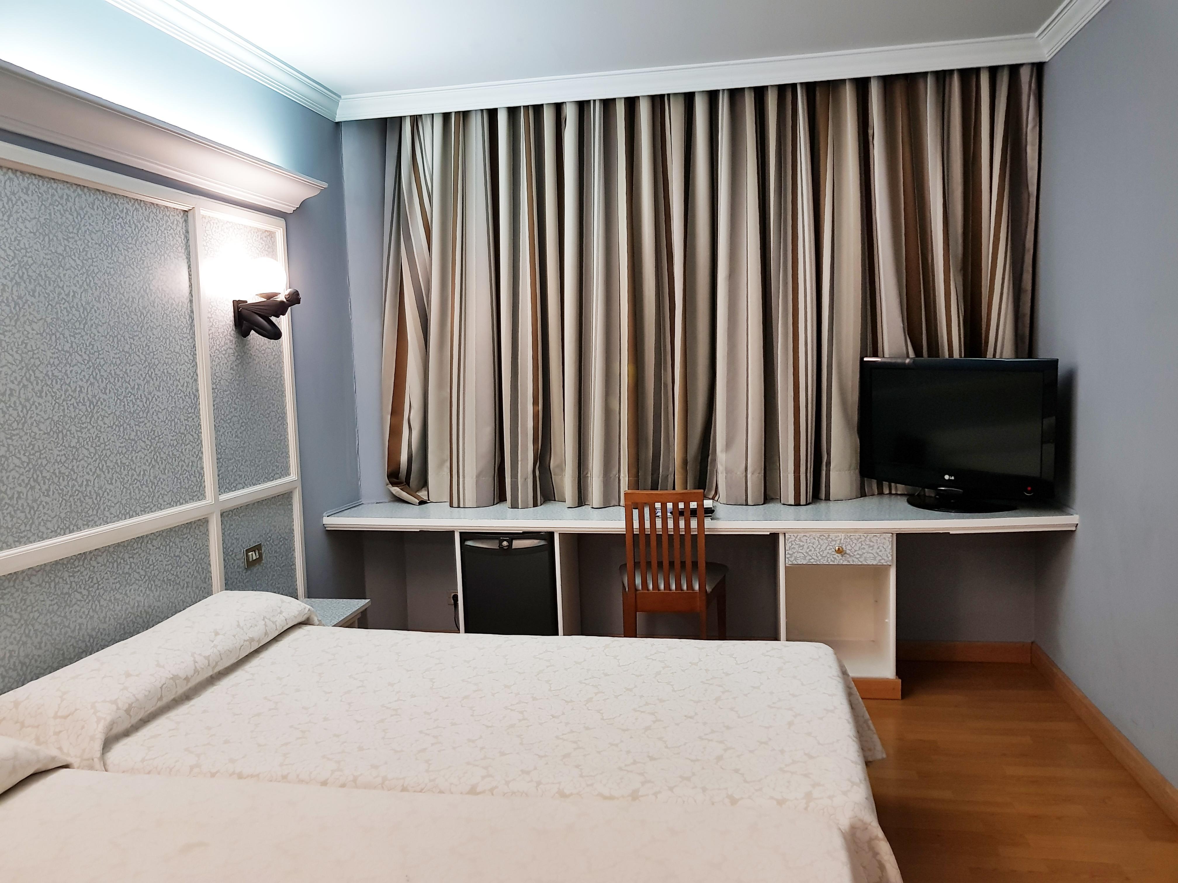 Hotel City House Las Lomas Oviedo Bagian luar foto