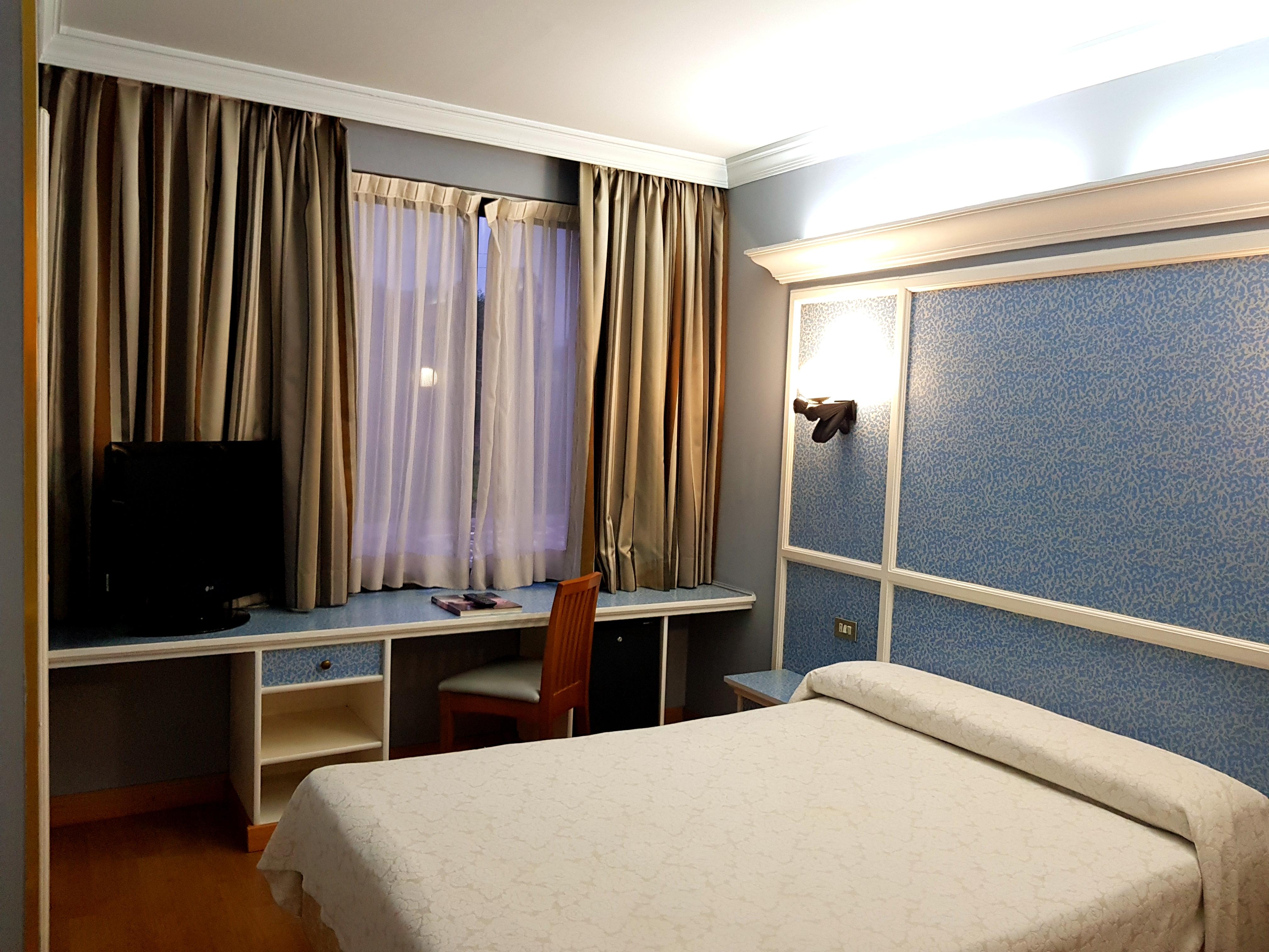 Hotel City House Las Lomas Oviedo Bagian luar foto