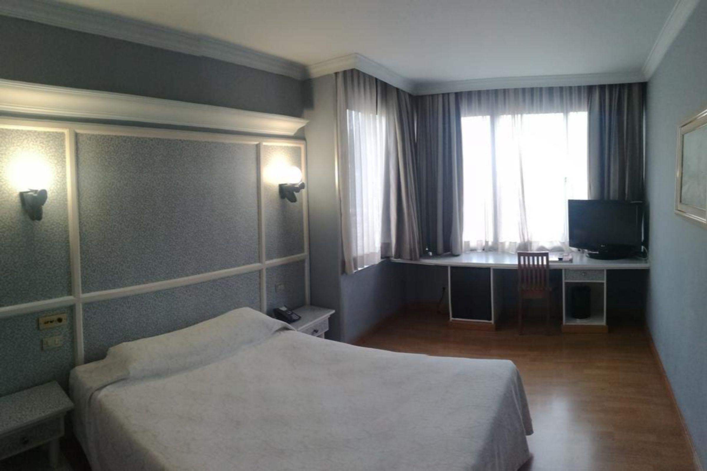 Hotel City House Las Lomas Oviedo Bagian luar foto