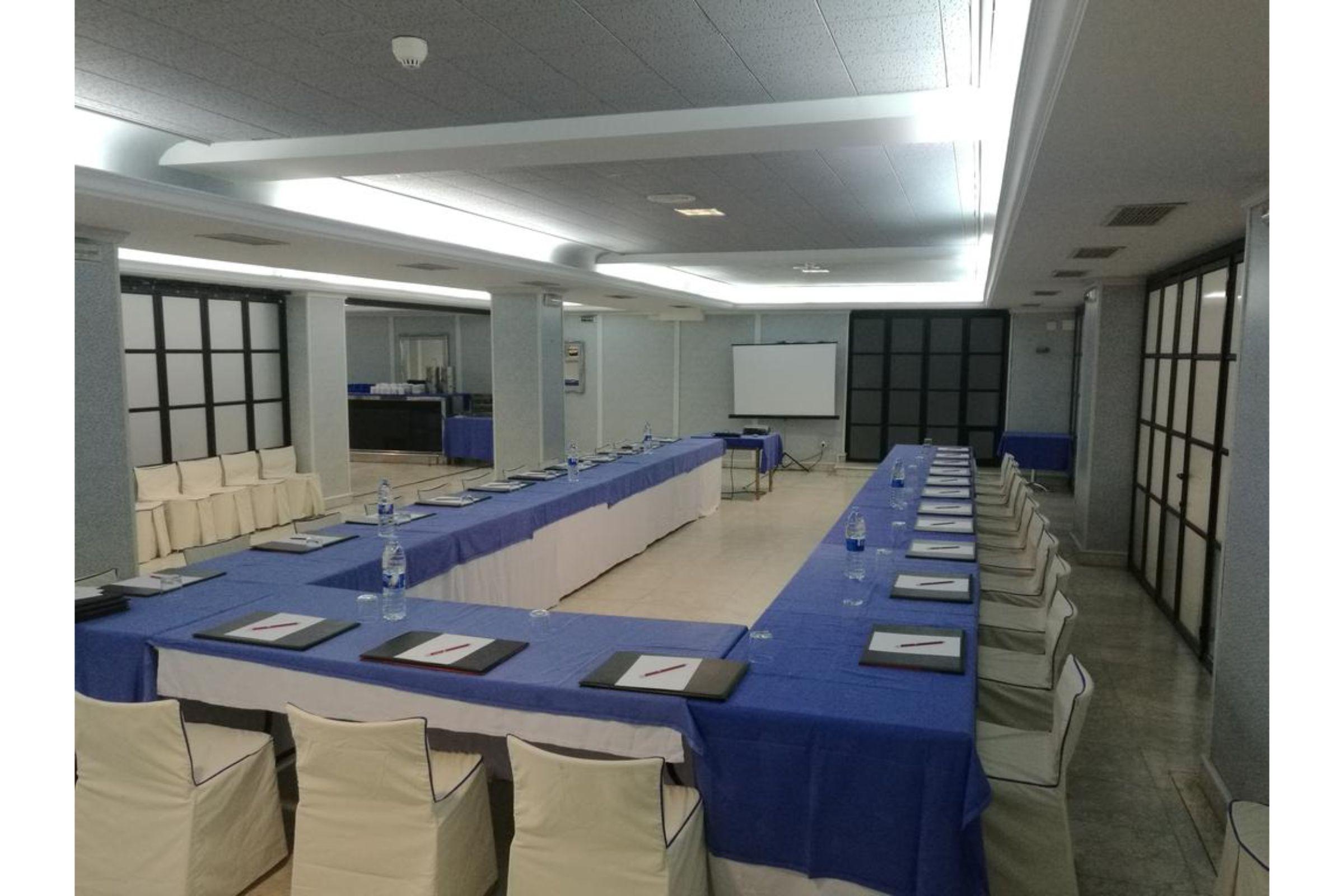 Hotel City House Las Lomas Oviedo Bagian luar foto