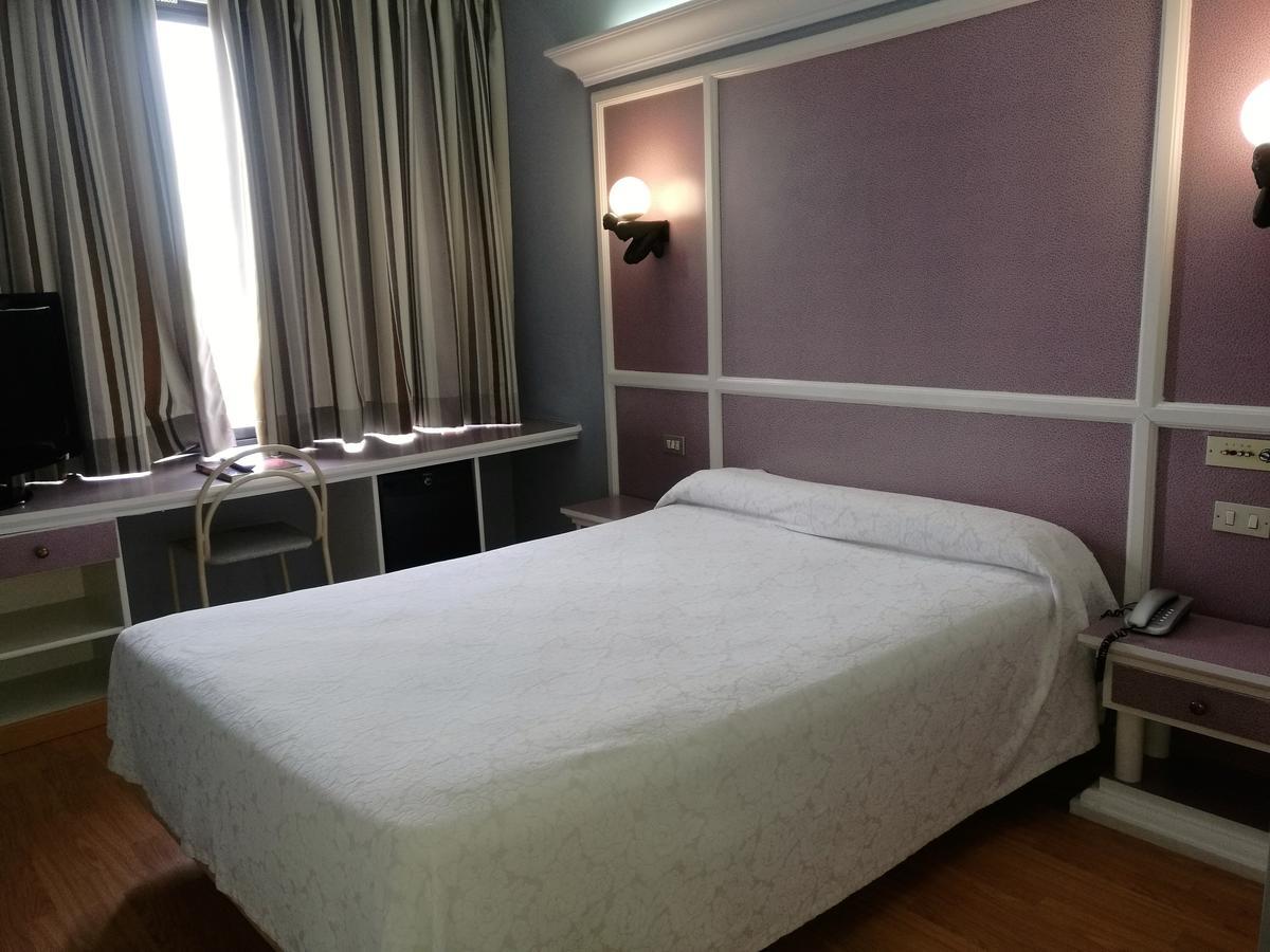 Hotel City House Las Lomas Oviedo Bagian luar foto
