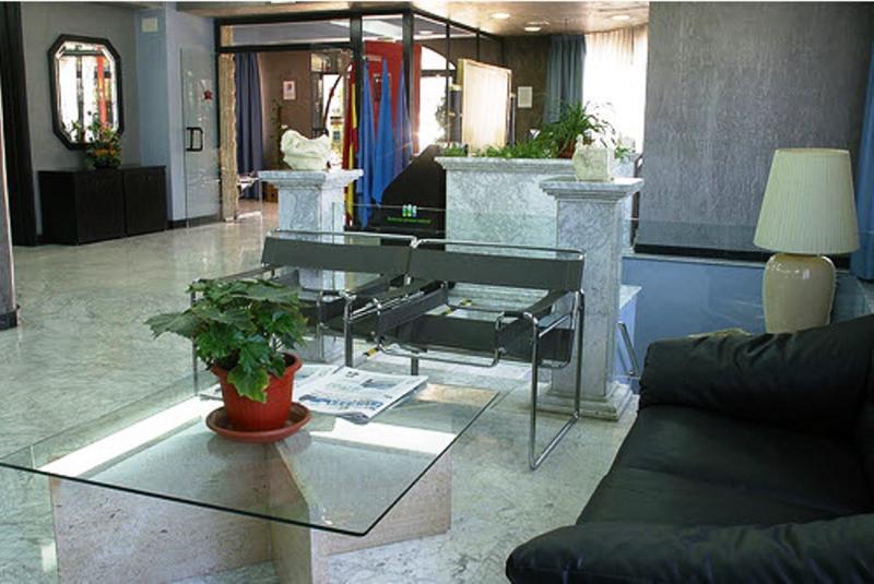 Hotel City House Las Lomas Oviedo Bagian luar foto