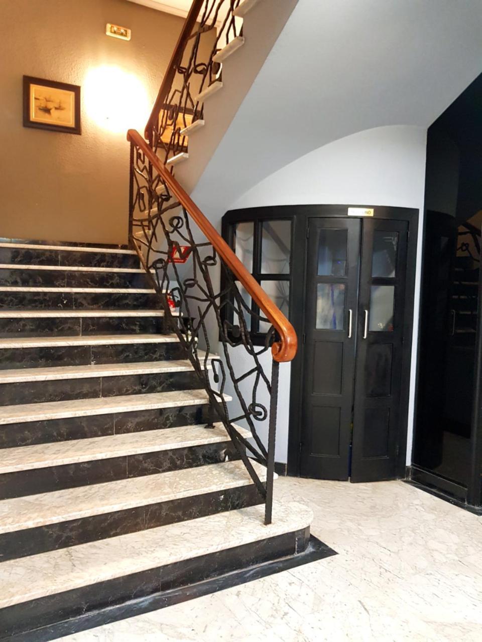 Hotel City House Las Lomas Oviedo Bagian luar foto