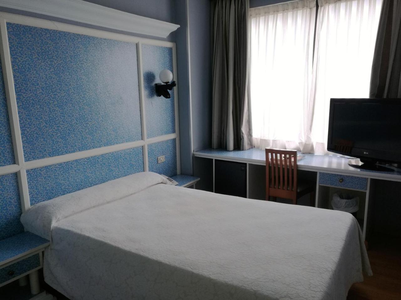 Hotel City House Las Lomas Oviedo Bagian luar foto